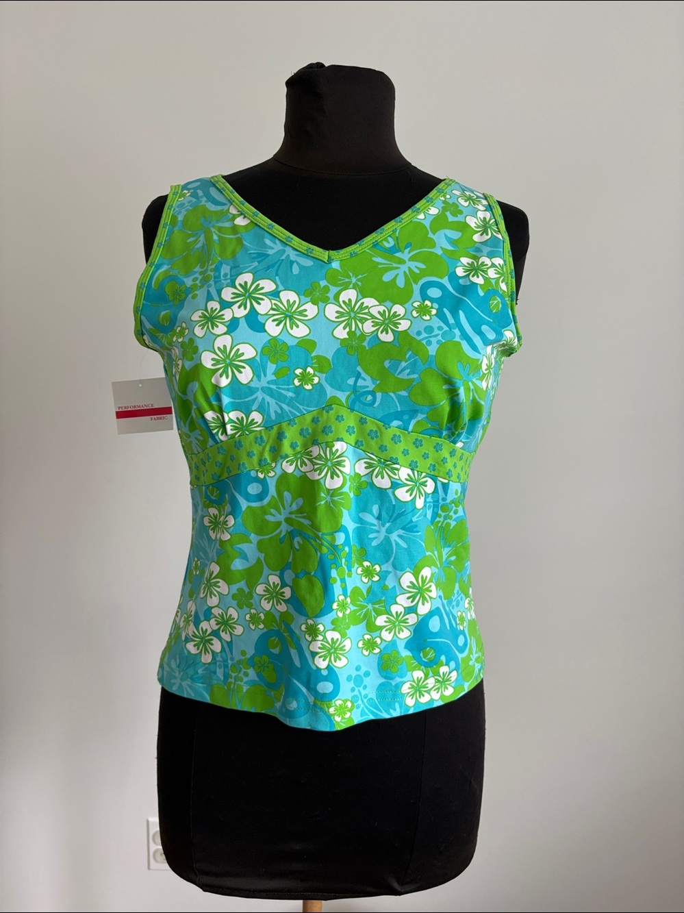 Lilys of Beverly Hills Womens Floral Sleeveless tennis Golf‎ Top medium